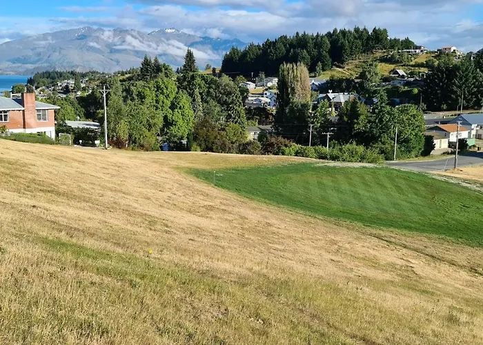 Kowhai - Private Opposite Golf Course Wanaka